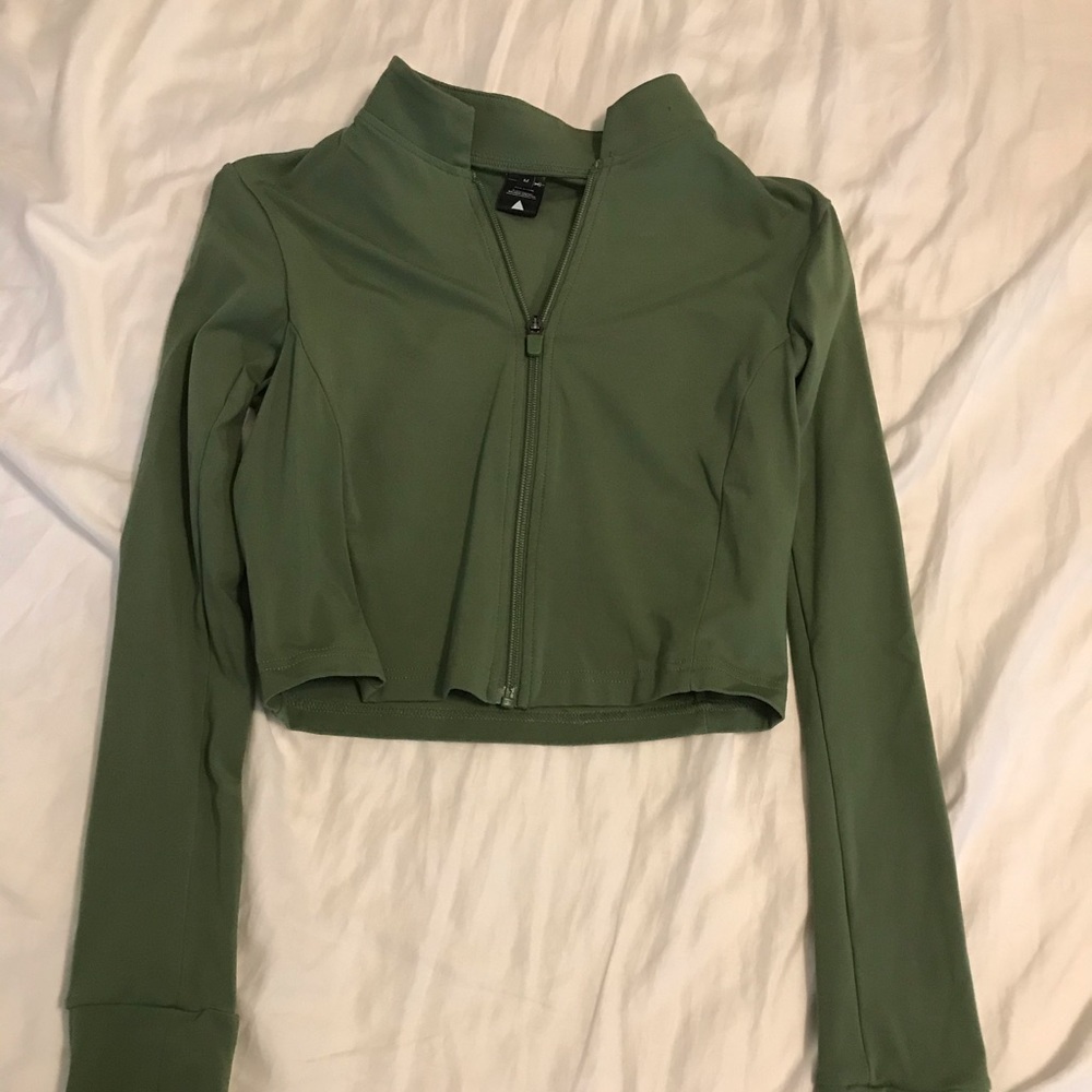 Cropped zip